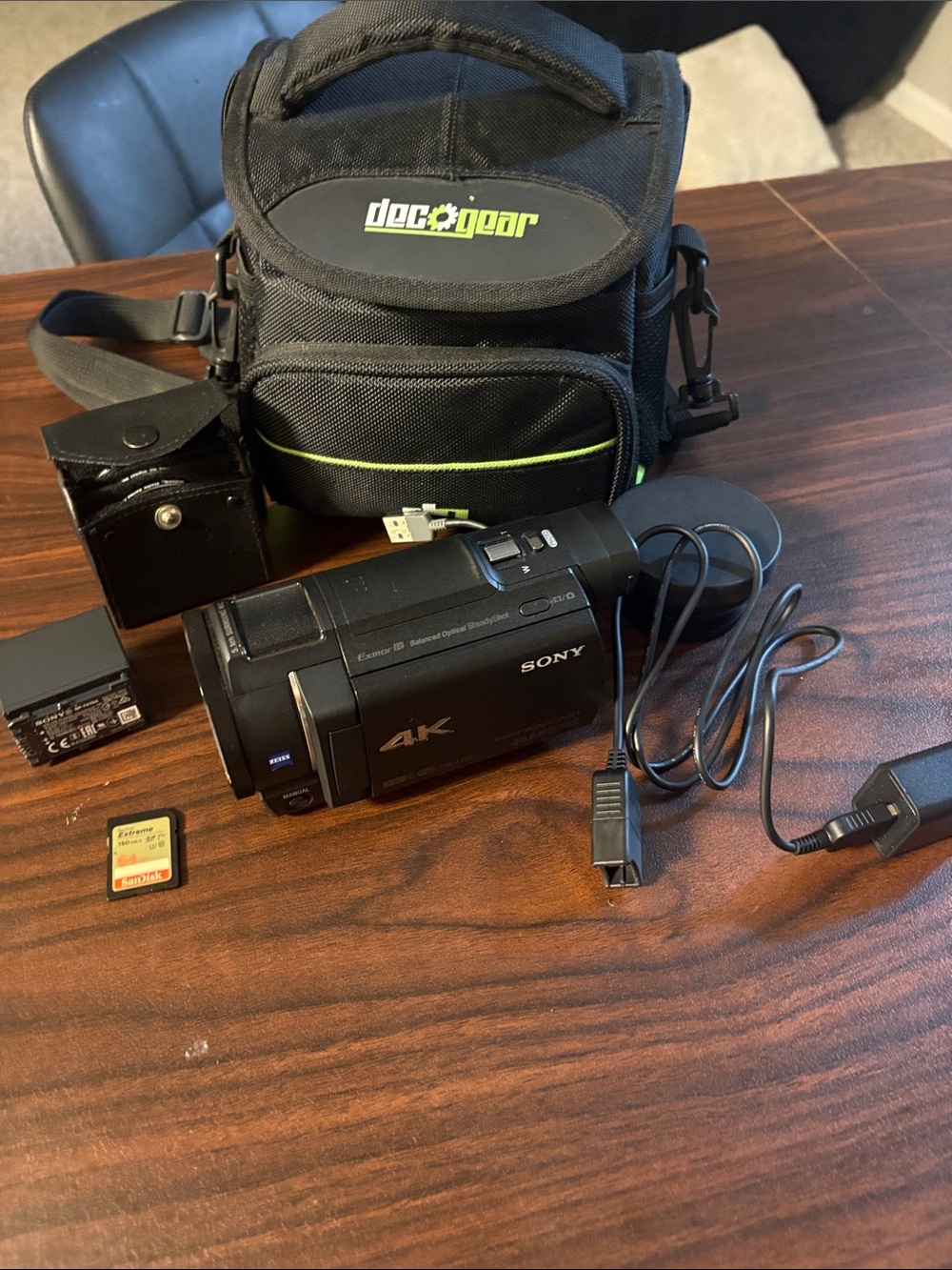Sony FDR-AX33 4K Handycam camcorder Set